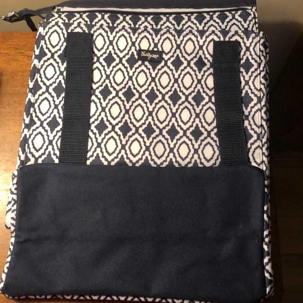 T-shirt-one tall organizing tote